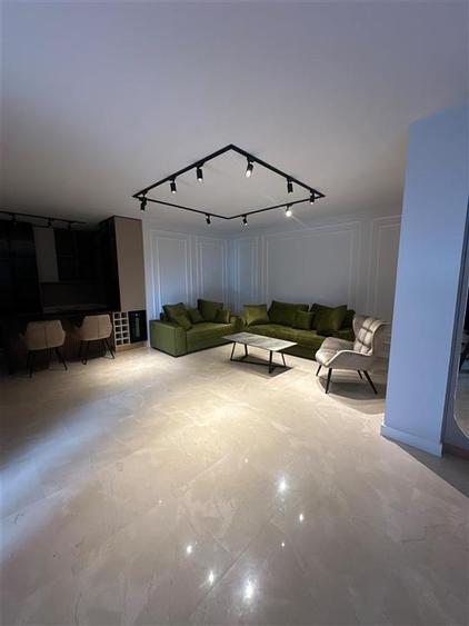 Apartament cu 4 camere semidecomandat, mobilat în Iancu Nicolae