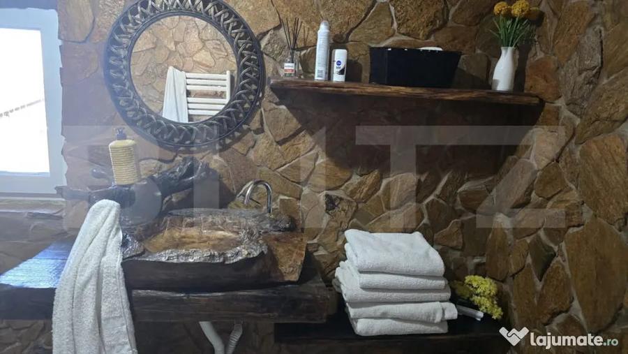 Casă cu 5 camere cu Teren 2800 Mp în Central