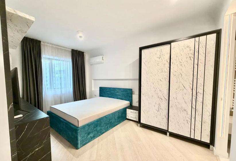 Apartament cu 3 camere semidecomandat în Pipera