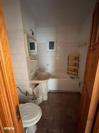 Apartament 2 camere, 56 mp, decomandat, etaj 2, ideal pentru renovare - 1