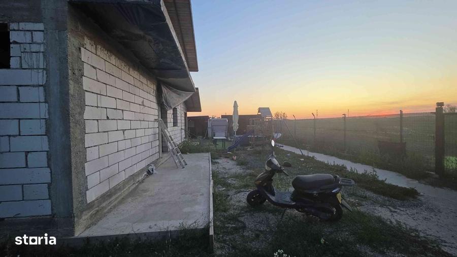 Casă cu 4 camere în Clinceni