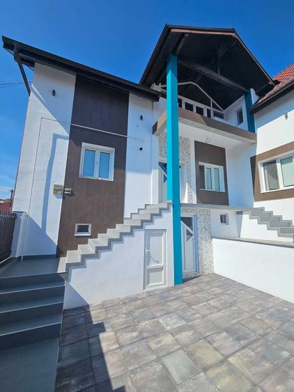Casă cu 4 camere cu Teren 220 Mp în Central