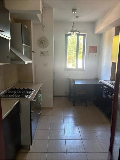 Apartament cu 3 camere decomandat în Exterior Vest