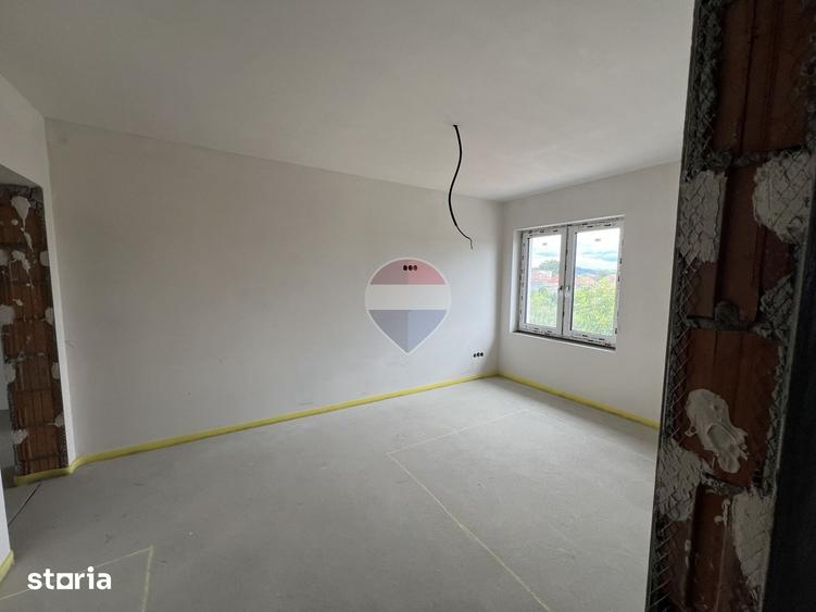 Casă cu 4 camere cu Teren 600 Mp în Țiglari