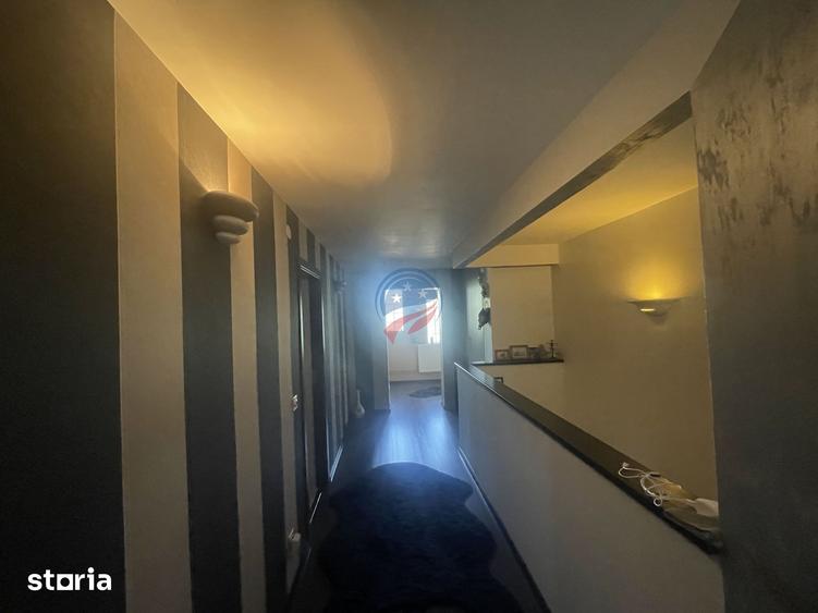 Casă cu 5 camere cu Teren 500 Mp în Șimnicu de Sus