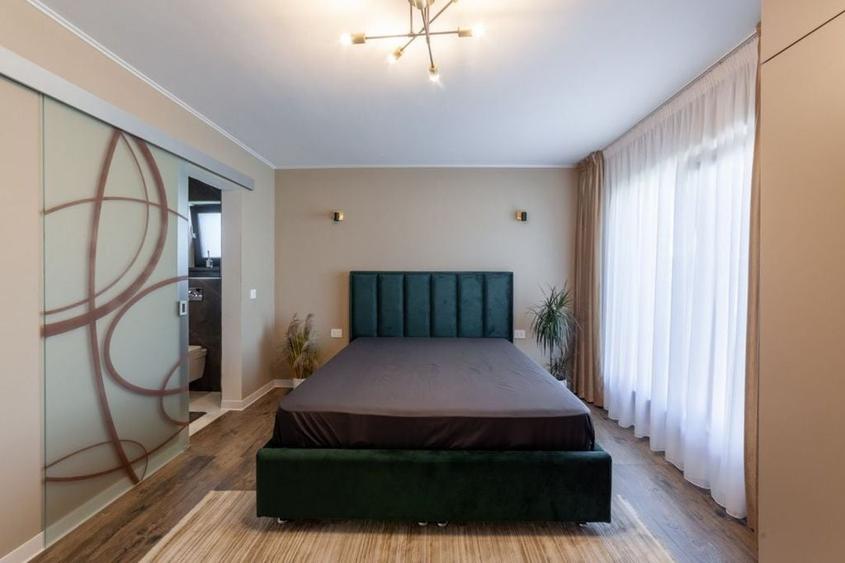 Casă cu 4 camere cu Teren 500 Mp în Central