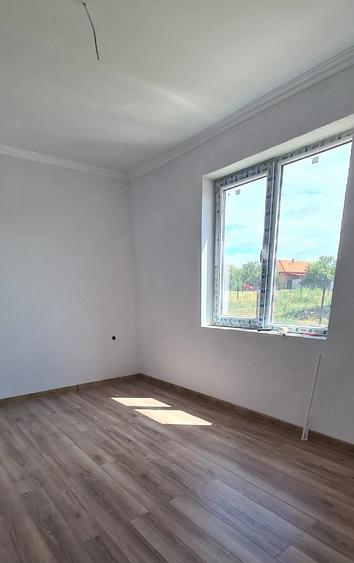 Casă cu Teren 500 Mp în Variaș