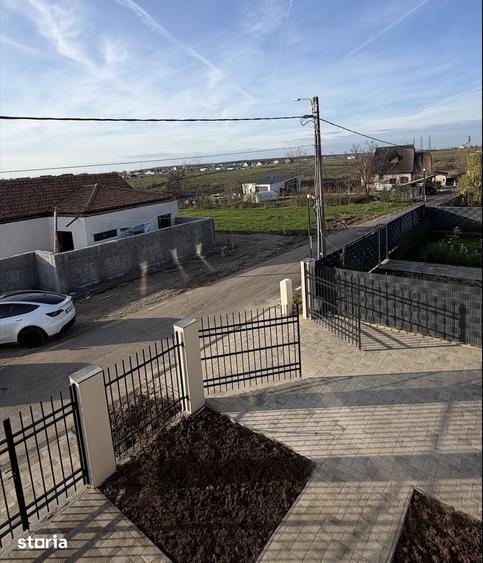 Casă cu 5 camere cu Teren 500 Mp în Balotești