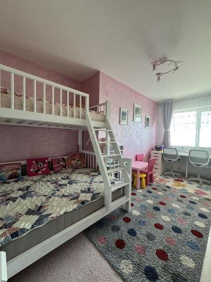 Apartament cu 3 camere decomandat în Florești
