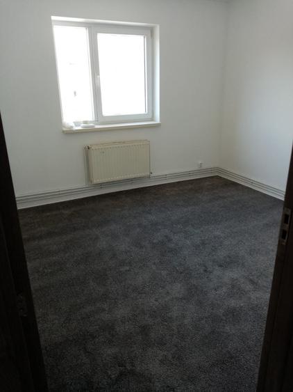 Apartament cu 3 camere decomandat în Exterior Vest
