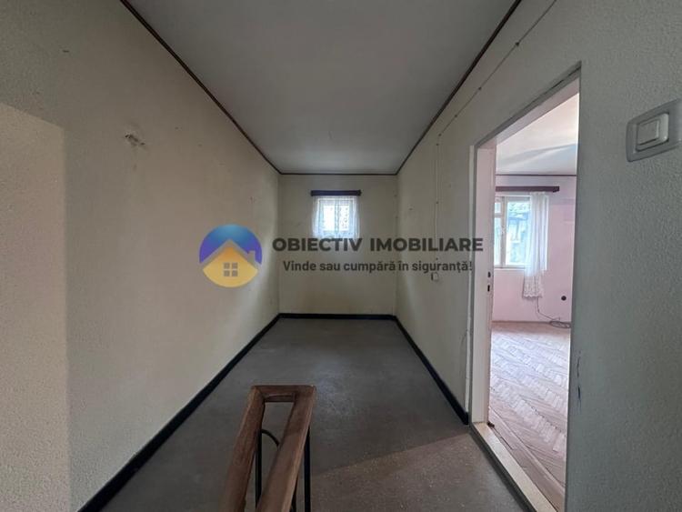 Casă cu 3 camere cu Canalizare în Central