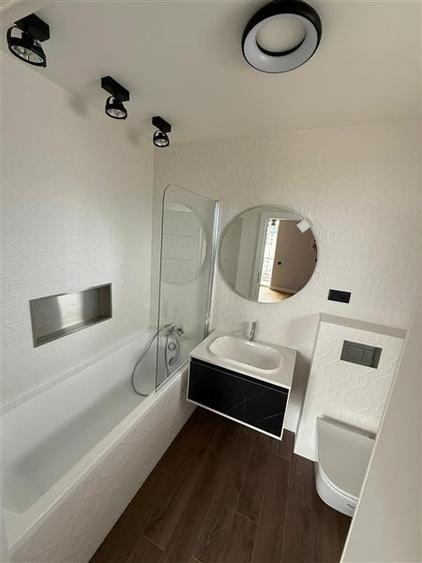 Apartament cu 3 camere decomandat în Tractorul
