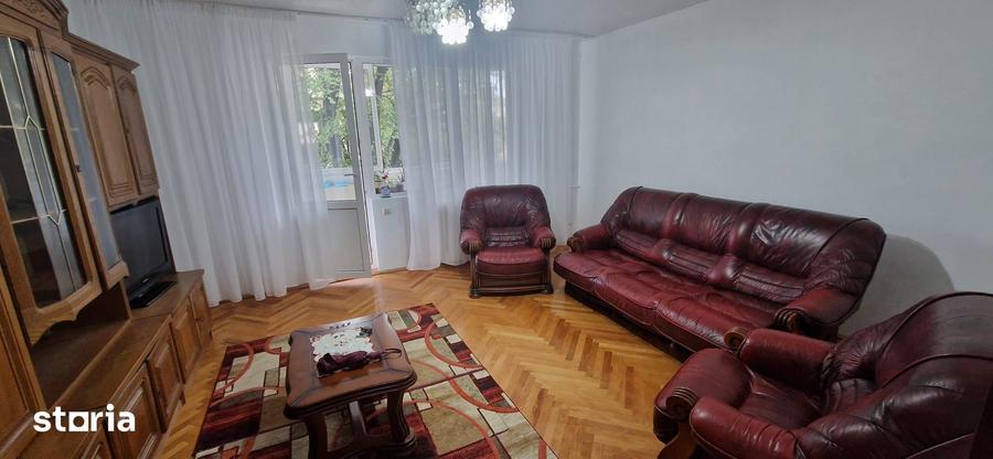 Apartament cu 3 camere decomandat în Complex Studențesc