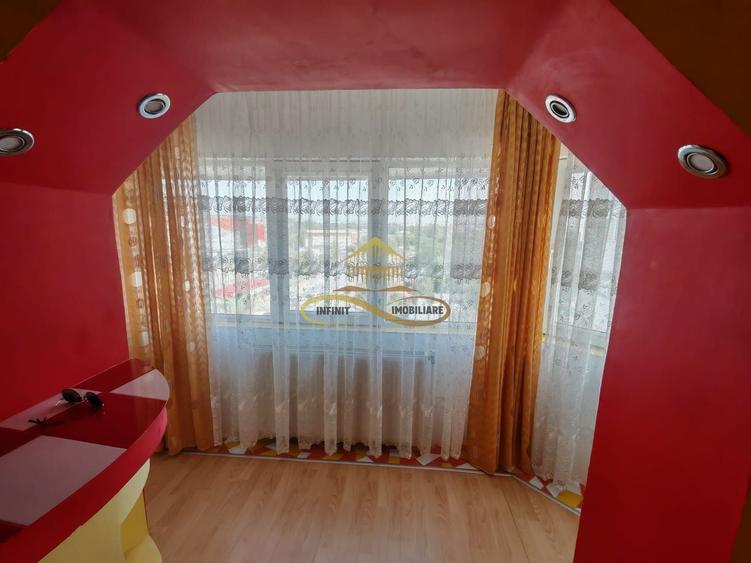 Apartament cu 3 camere decomandat, mobilat în Central