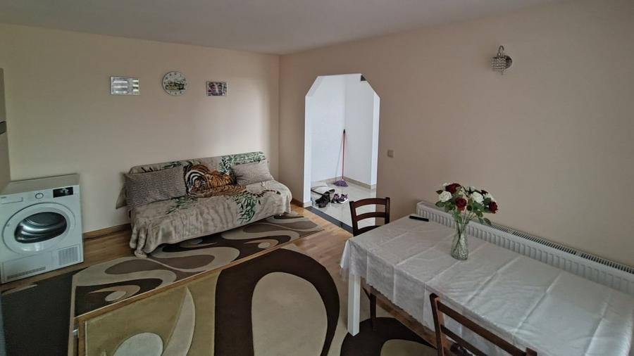 Apartament cu 2 camere semidecomandat, mobilat în Botizului