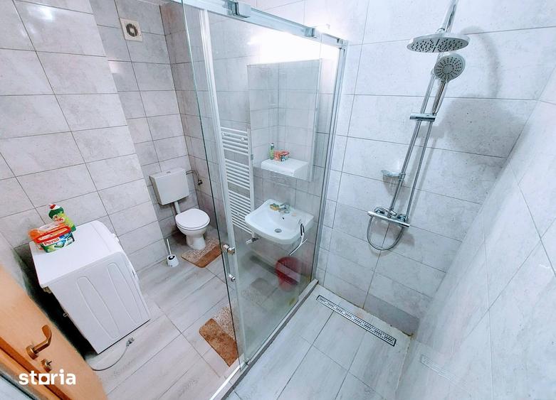 Apartament cu 4 camere semidecomandat în Central