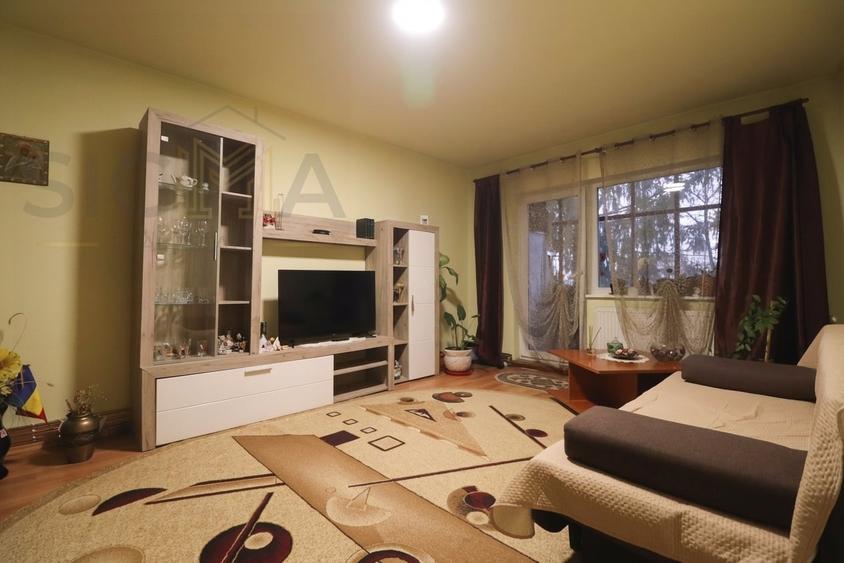 Apartament cu 3 camere decomandat, mobilat în Între Lacuri