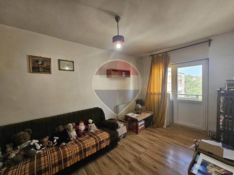 Apartament cu 6 camere decomandat în Central