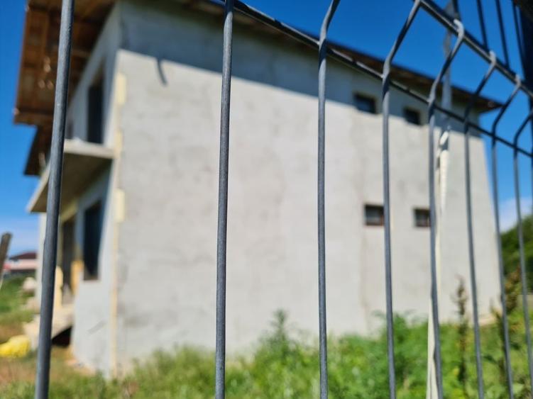 Casă cu 4 camere în Balotești