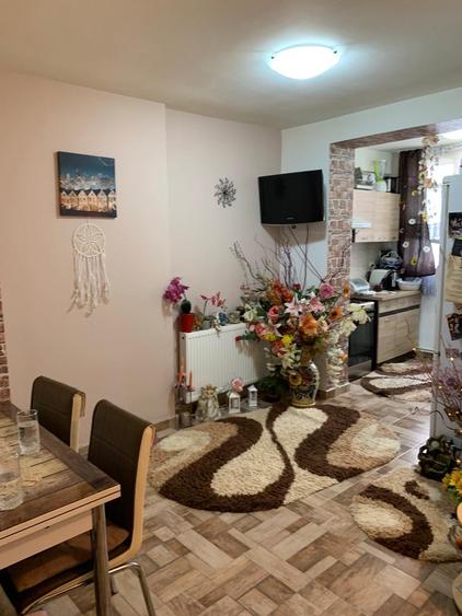Apartament cu 3 camere decomandat, mobilat în Central