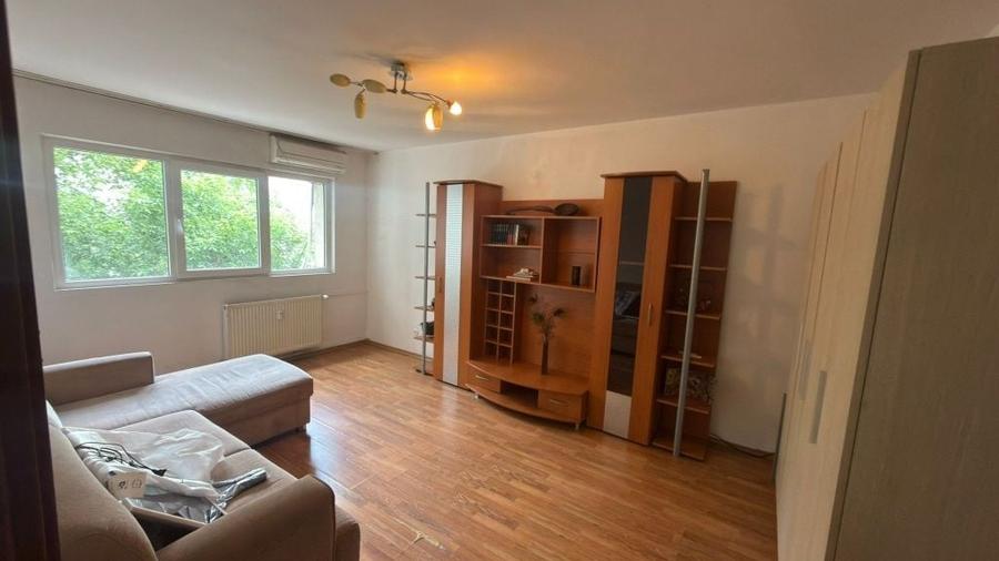 Apartament cu 2 camere decomandat în Vest