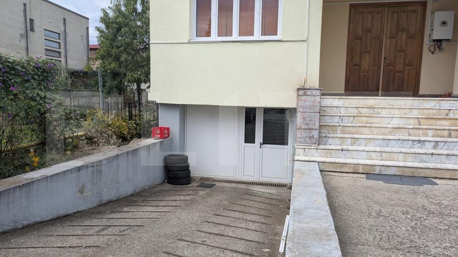 Casă individuală cu 10 camere cu Canalizare în Ana Ipătescu