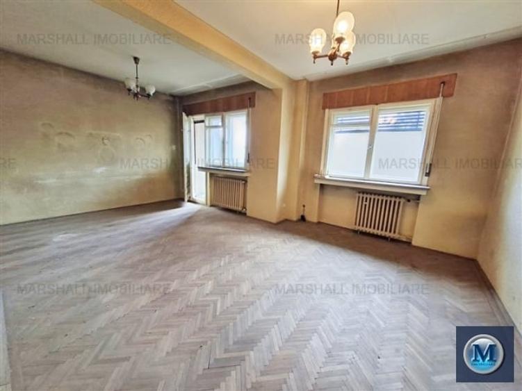 Apartament cu 4 camere semidecomandat în Sud