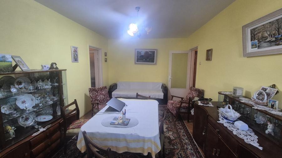 Apartament cu 3 camere semidecomandat în Micro 16