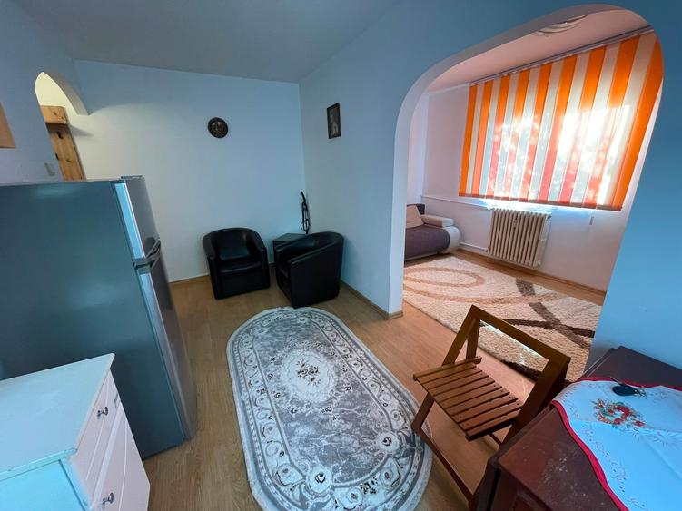 Apartament cu 2 camere nedecomandat în Podu Roș