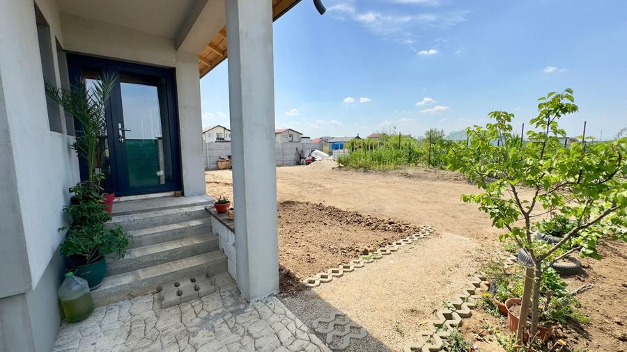 Casă individuală cu 3 camere cu Canalizare în Bâcu