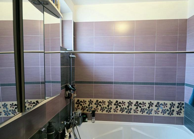 Apartament cu 3 camere decomandat în Florești