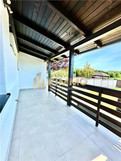 Duplex cu 4 camere cu Canalizare în Est
