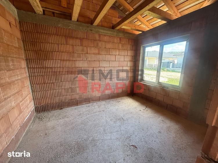 Casă cu 5 camere cu Teren 388 Mp în Unirea