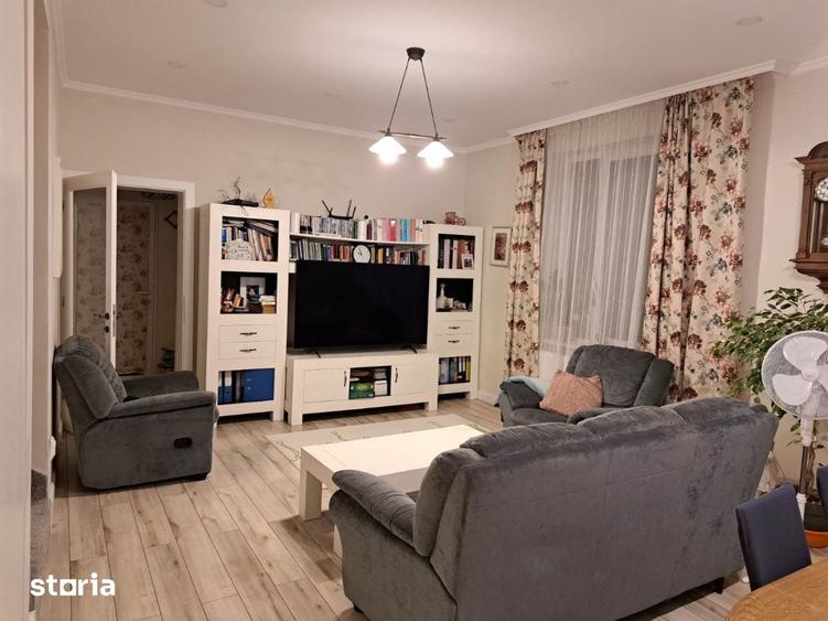 Casă cu 7 camere cu Teren 400 Mp în Semicentral