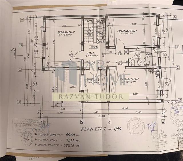 Casă individuală cu 5 camere cu Canalizare în Central