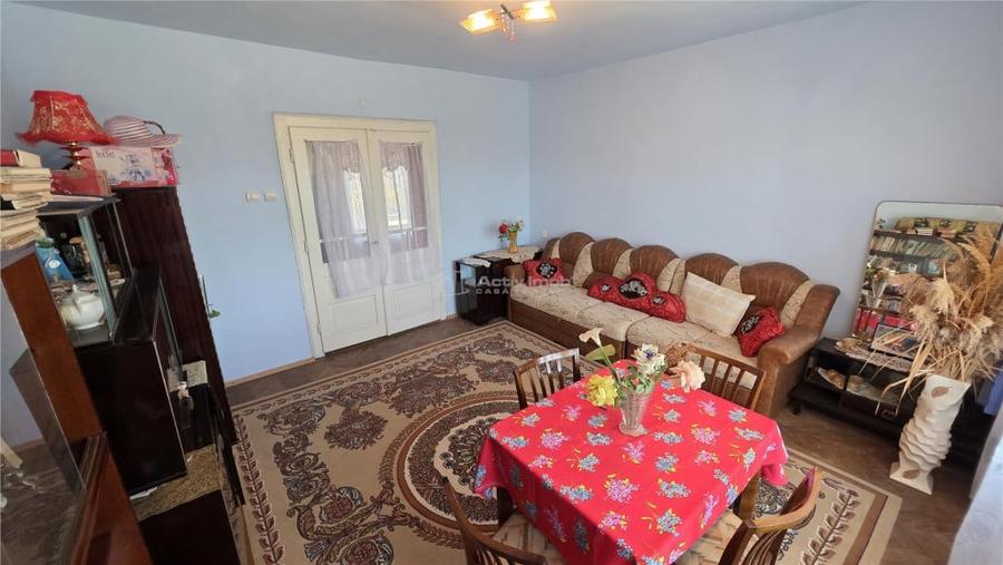 Casă cu 9 camere cu Teren 4400 Mp în Petrilova