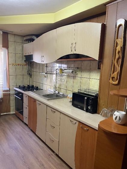 Apartament cu 2 camere semidecomandat, mobilat în Central