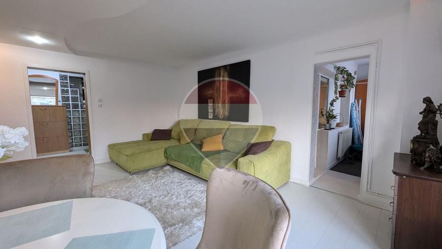 Apartament cu 3 camere decomandat, mobilat în P-ța Alba Iulia