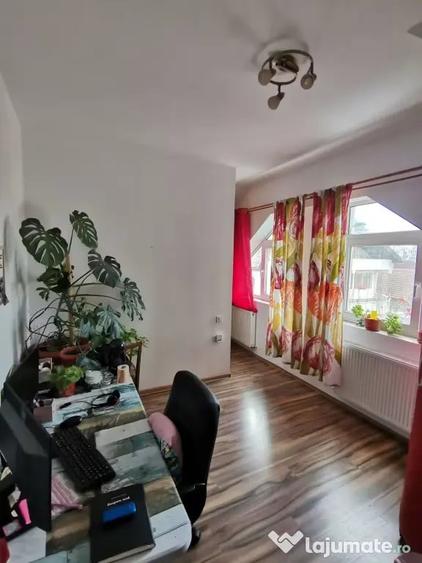 Apartament cu 4 camere semidecomandat în Scriitorilor