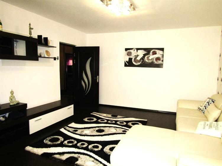 Apartament cu 2 camere decomandat în Micro 4