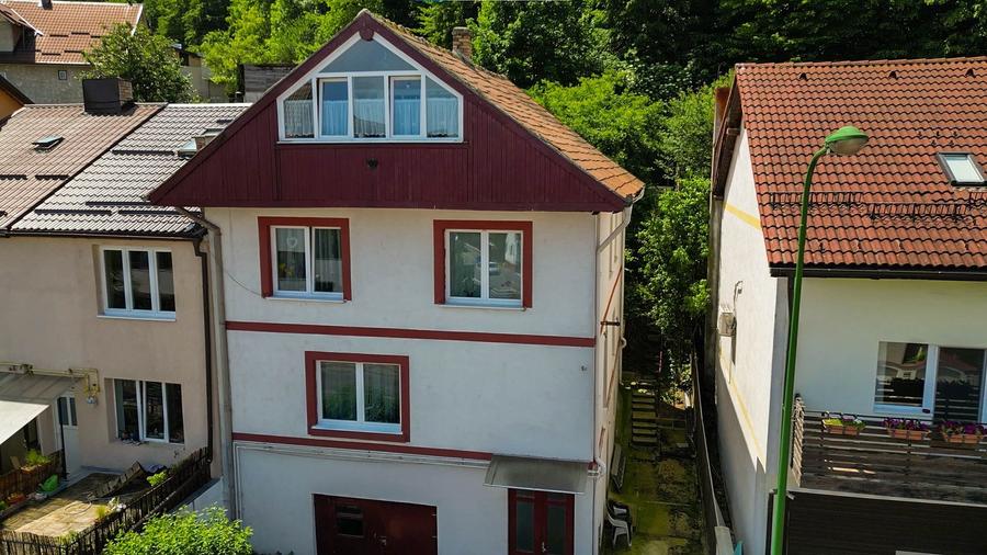 Casă individuală cu 5 camere cu Canalizare în Răcădău