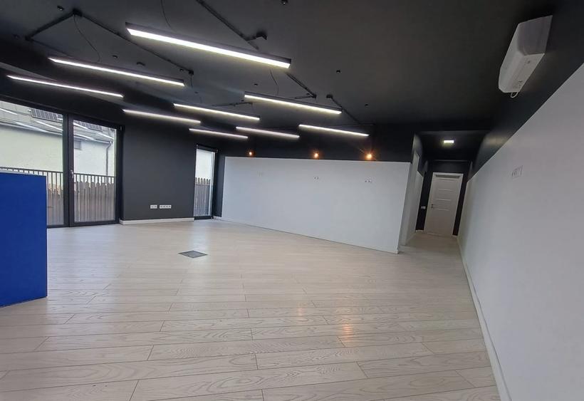 Casă individuală cu 14 camere cu Teren 600 Mp în Zorilor
