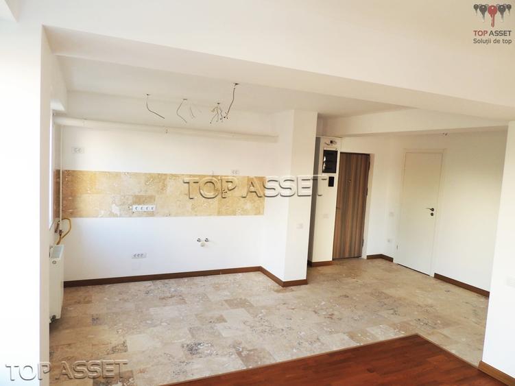 Apartament cu 3 camere semidecomandat în Parcul Circului