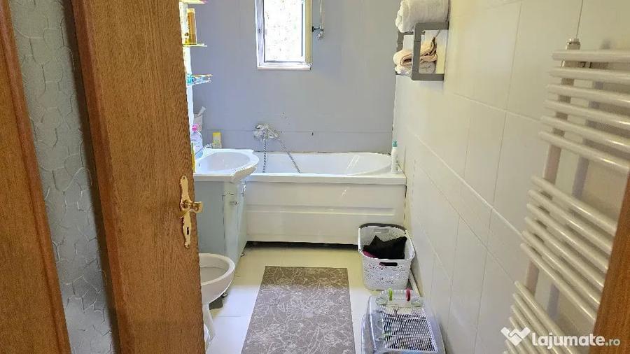Apartament cu 4 camere decomandat în Central