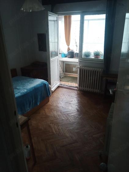vand apartament trei camere Gheorghe Lazar