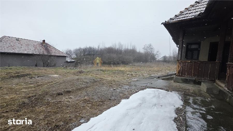 Casă cu 4 camere cu Teren 1839 Mp în Aiton