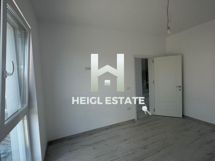 Duplex cu 5 camere cu Canalizare în Dumbrăvița