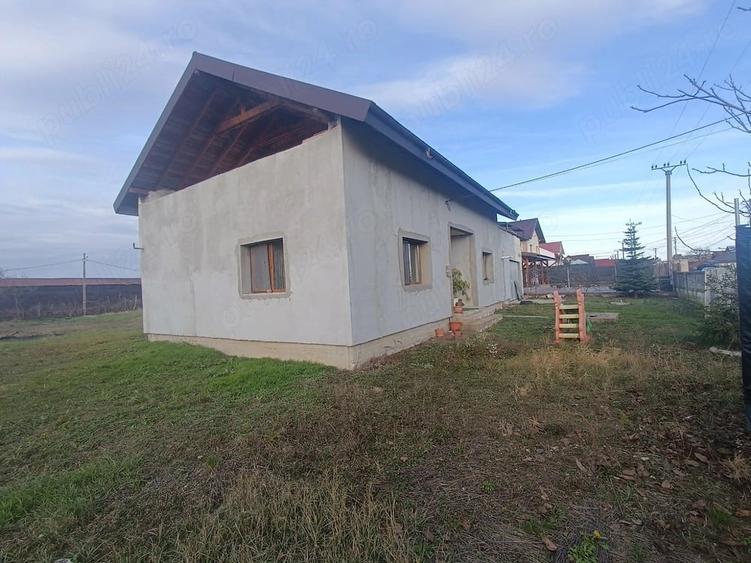 Casă cu Teren 1244 Mp în Văcărești