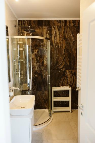 Penthouse cu 2 camere semidecomandat, mobilat în 13 Septembrie