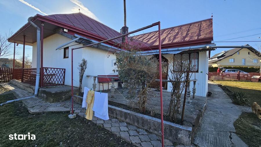 Casă cu 3 camere cu Teren 4900 Mp în Central